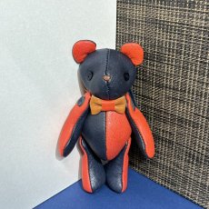 画像1: 【ジビエレザー鹿革】のベルベア★マイスターの手作り「ベルズベア」インディゴ×バーミリオン　ストラップ1本付 　写真の1点販売です (1)