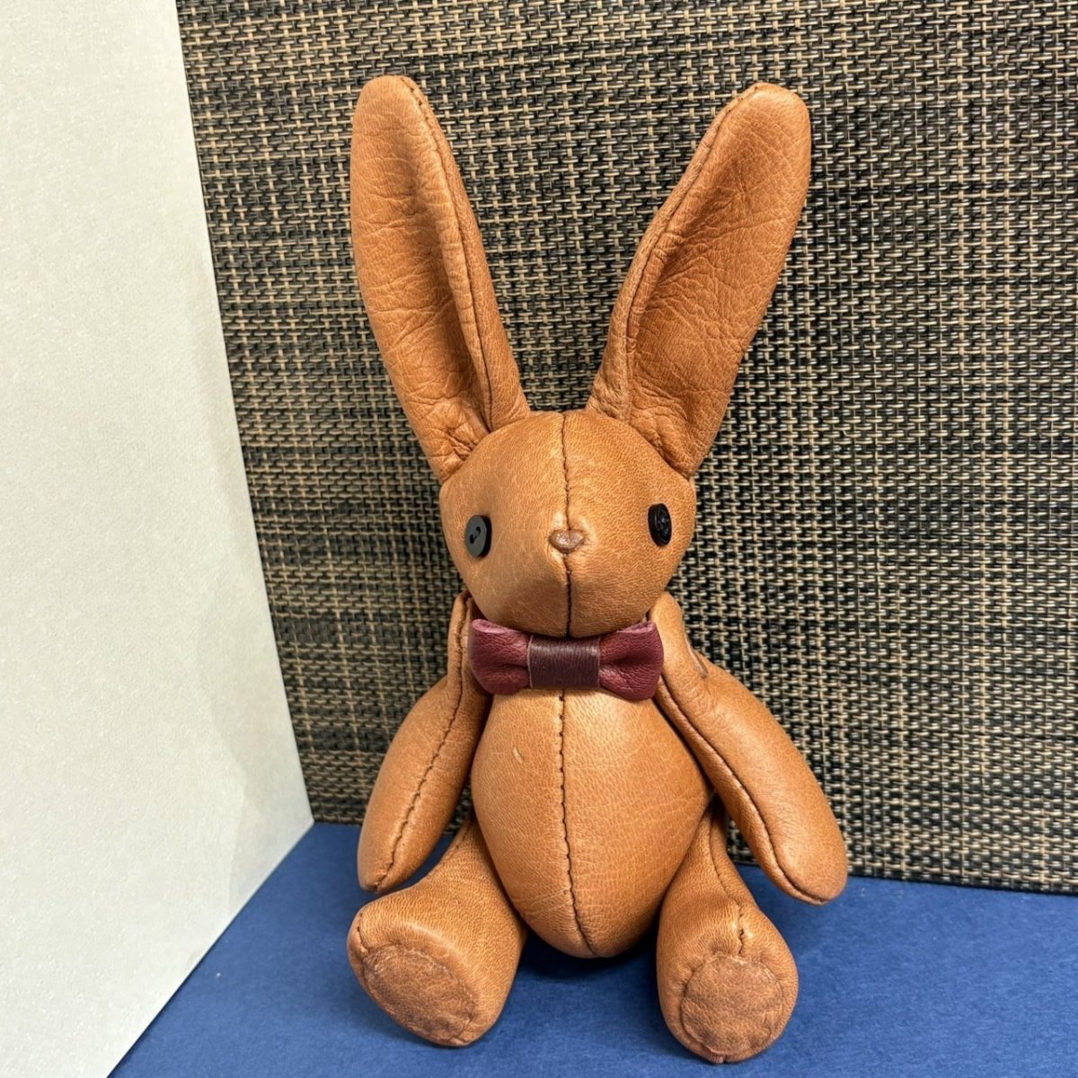 画像1: 【ジビエレザー鹿革】のベルラビ★マイスターの手作り「ベルズラビット」ウッドブラウンちょっとワイルド　ストラップ1本付　 写真の1点販売です (1)