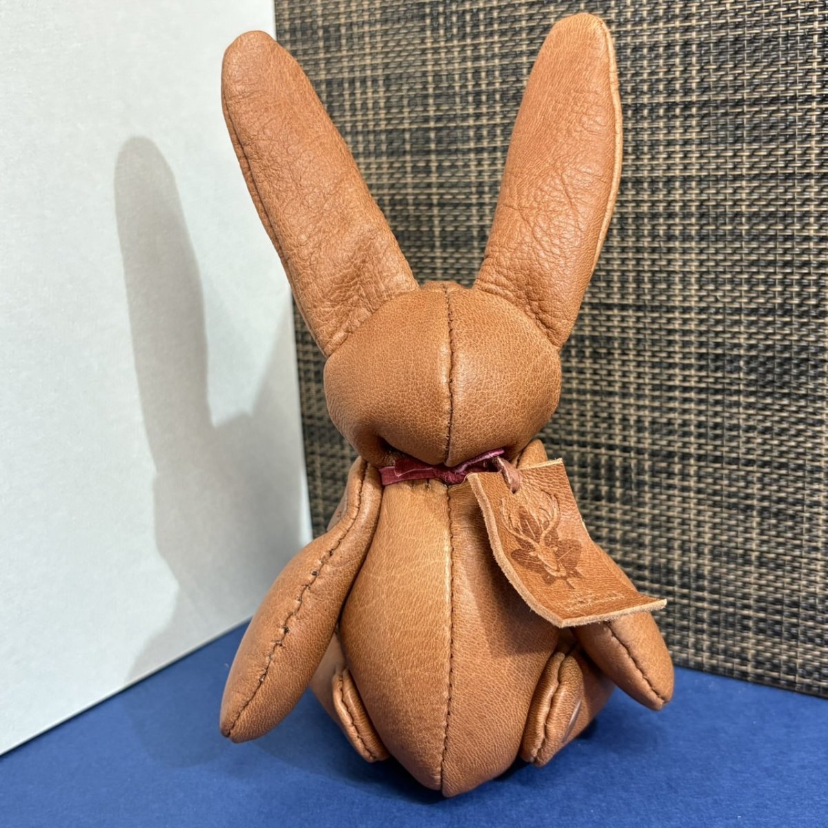 画像2: 【ジビエレザー鹿革】のベルラビ★マイスターの手作り「ベルズラビット」ウッドブラウンちょっとワイルド　ストラップ1本付　 写真の1点販売です (2)