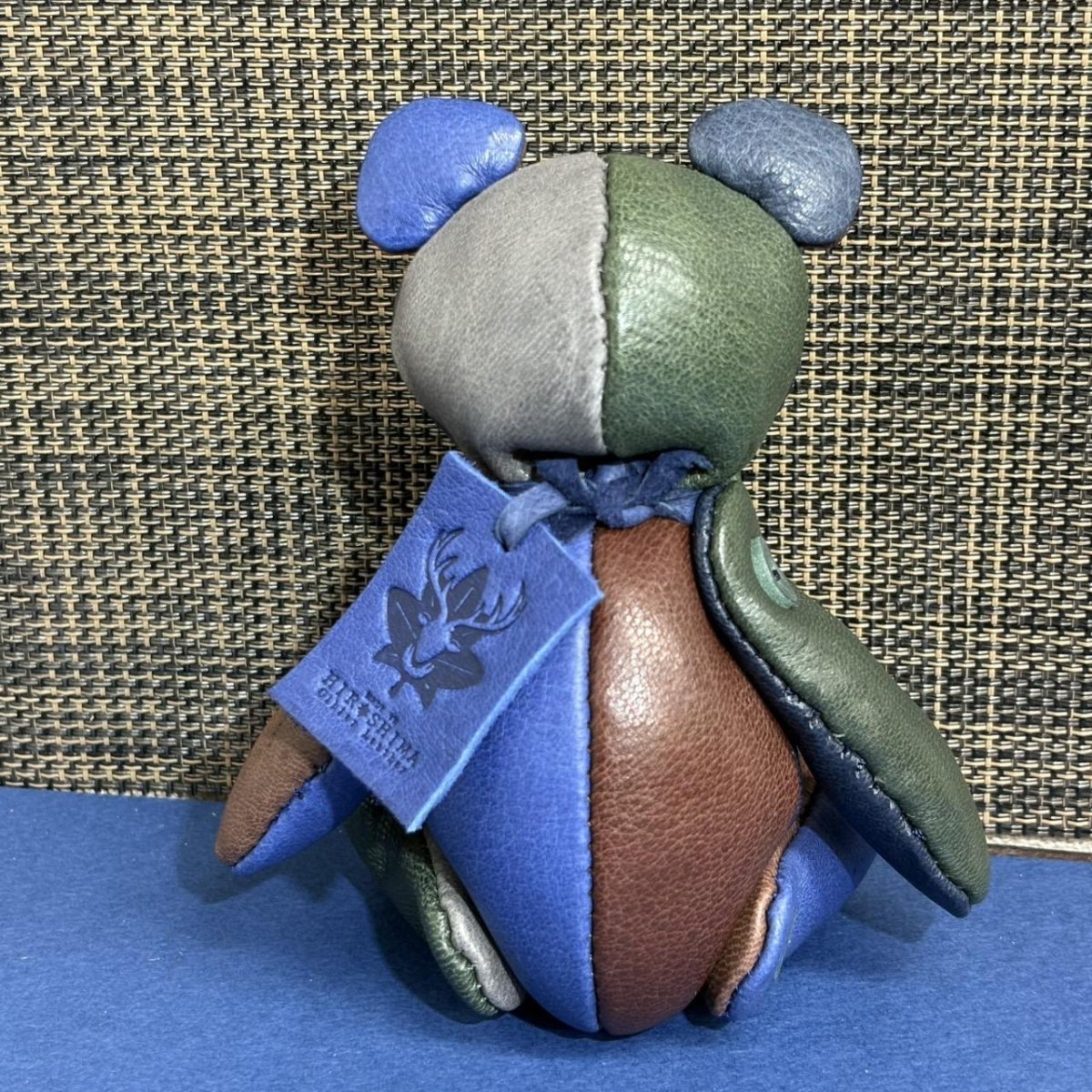 画像2: 【ジビエレザー鹿革】のベルベア★マイスターの手作り「ベルズベア」スペシャルカラフル寒色系　ストラップ1本付 　写真の1点販売です (2)