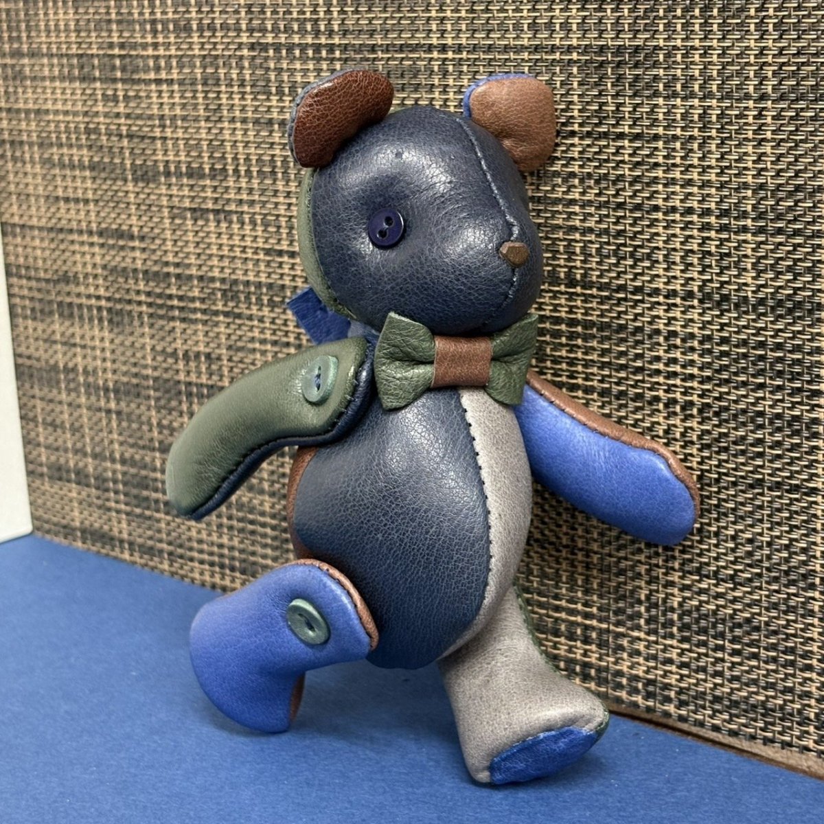 画像4: 【ジビエレザー鹿革】のベルベア★マイスターの手作り「ベルズベア」スペシャルカラフル寒色系　ストラップ1本付 　写真の1点販売です (4)