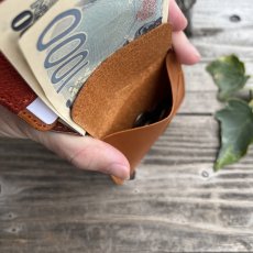 画像13: 【ツキノワグマ革】ミニマムスリム財布｜薄い・軽い・小銭も入るマネークリップのようなミニ財布　写真の1点 (13)
