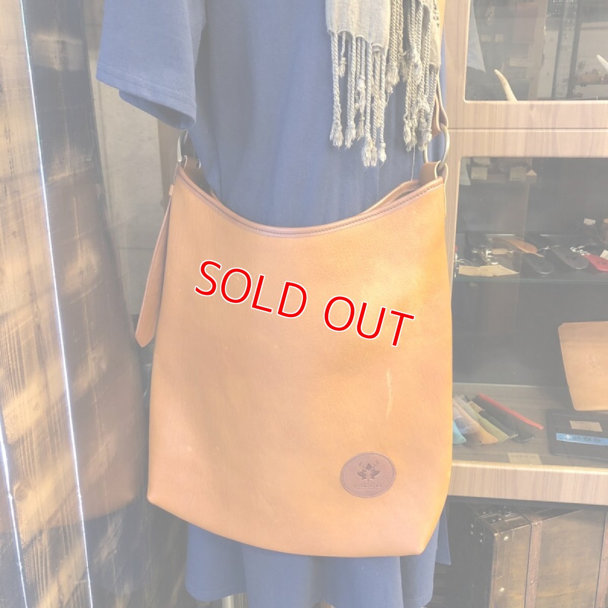 画像1: 【広島ジビエレザー】鹿革ショルダートート☆大きめショルダートートバッグ★A4ノートもすっぽり　 (1)