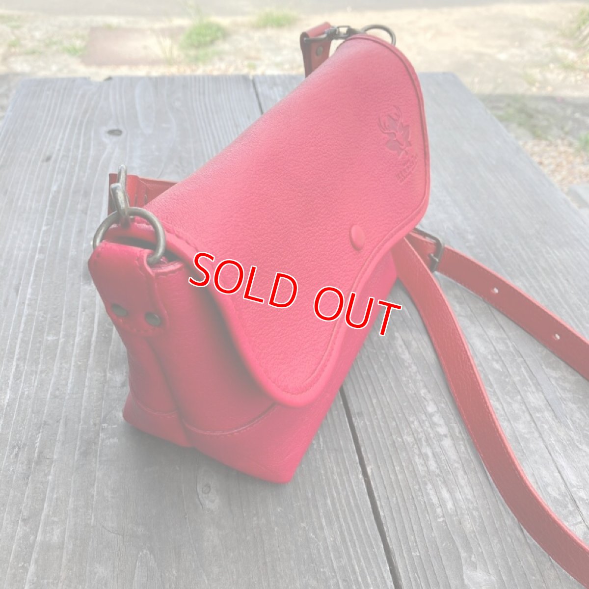 画像2: 【広島ジビエレザー鹿革】軽くて手触りの良い鹿革のショルダーバッグ (2)