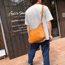 画像1: 【受注製作・カラーオーダー】鹿革ショルダーバッグ｜A4雑誌収納・内布＆ポケット付き (1)