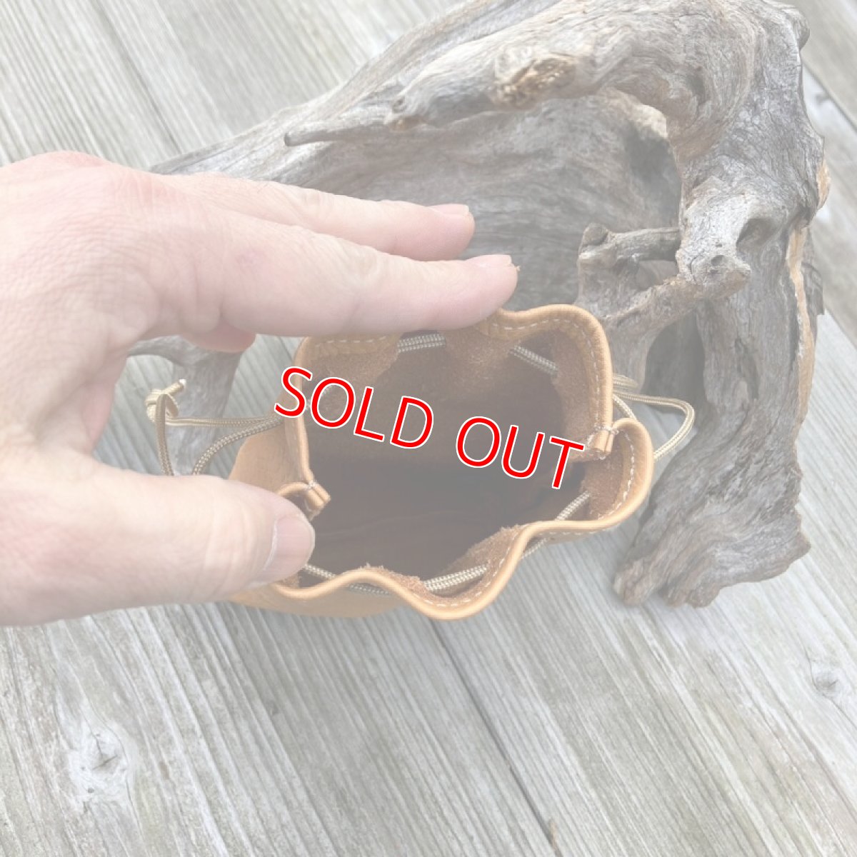 画像4: 【アウトレット】サンプル試作品　シュリンクレザー巾着ポーチ　キャメル (4)