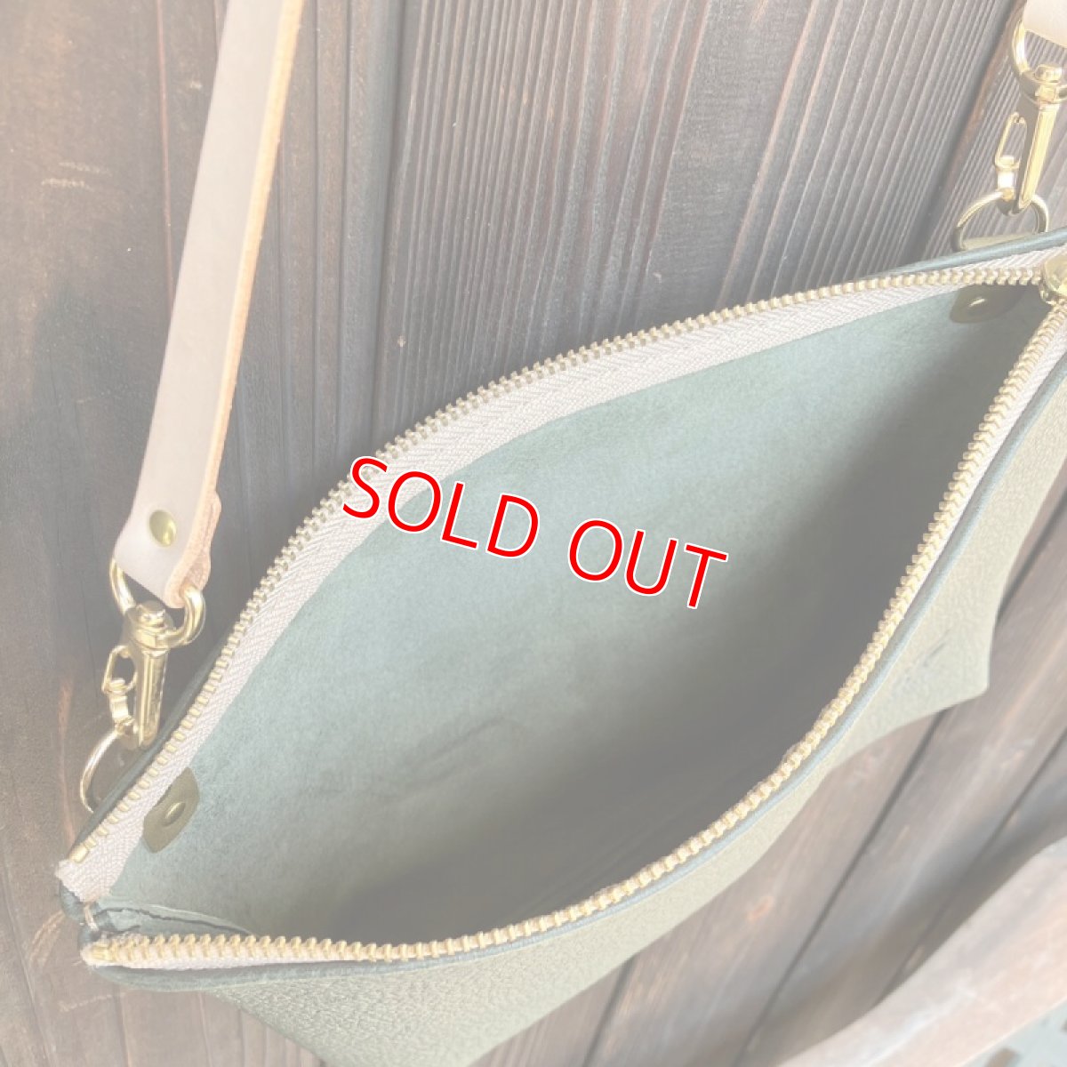 画像7: 【広島ジビエレザー】ふわふわ柔らかく軽い☆鹿革サコッシュ　ダークグリーン (7)