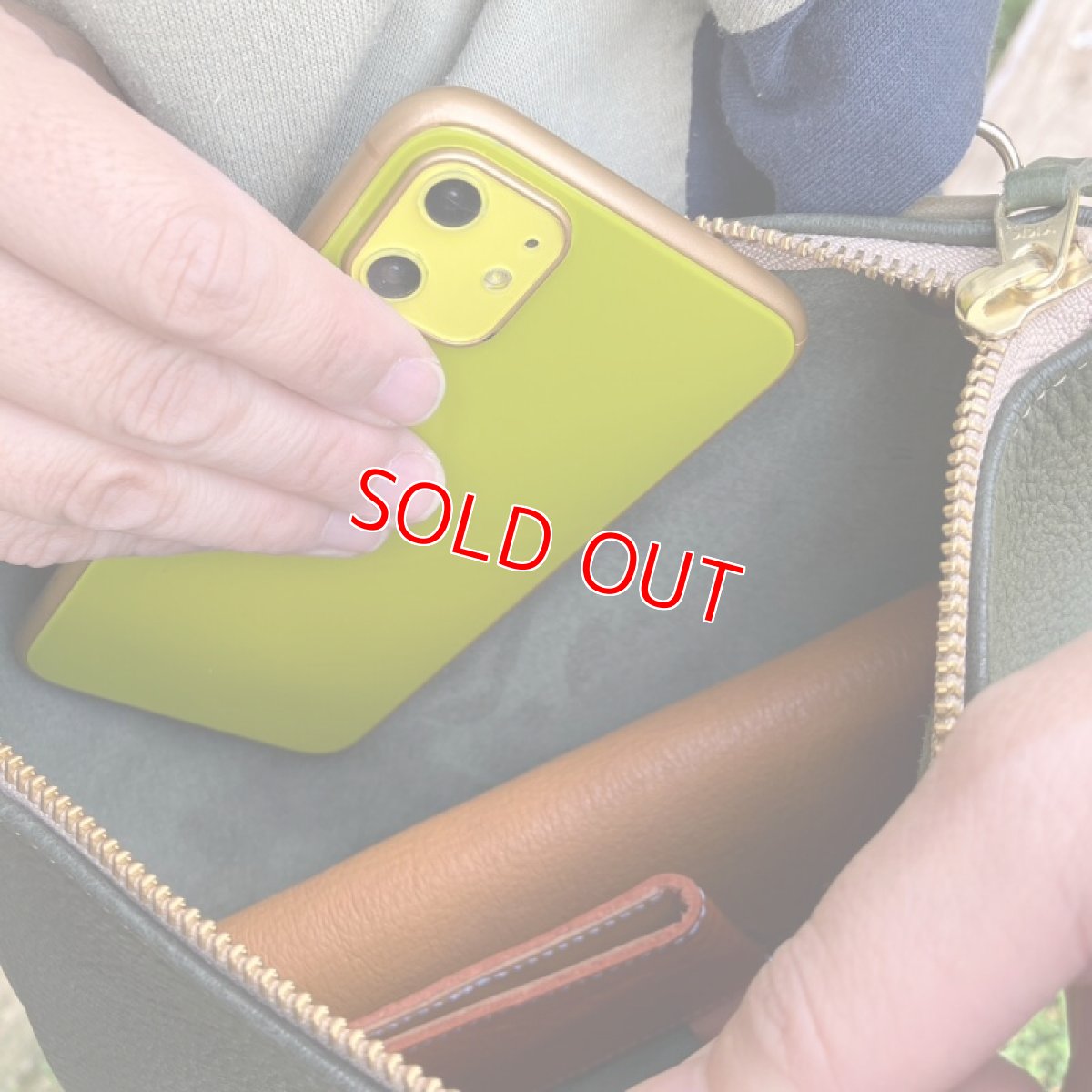 画像3: 【広島ジビエレザー】ふわふわ柔らかく軽い☆鹿革サコッシュ　ダークグリーン (3)