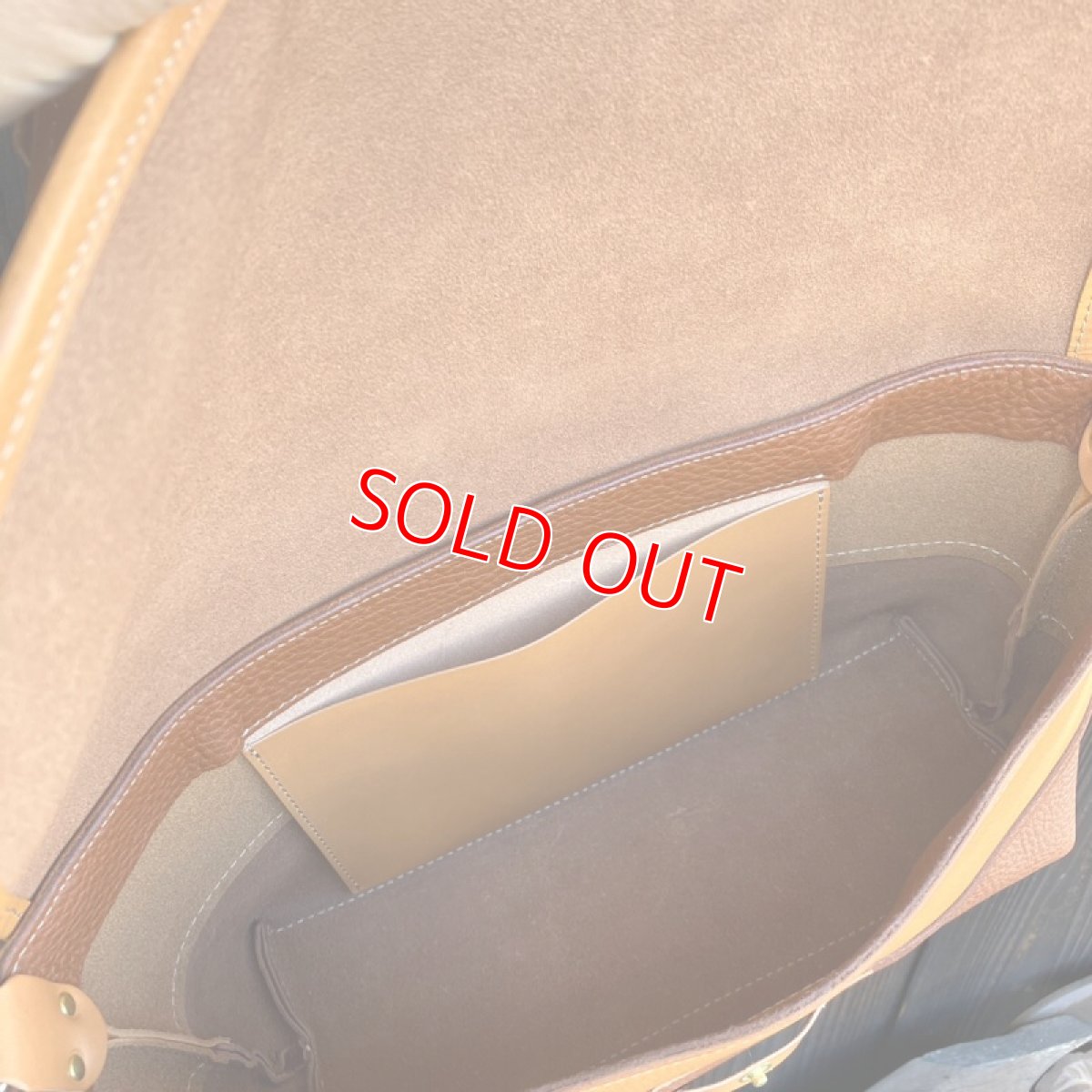 画像7: フラップ付きショルダーポーチ☆牛革シュリンク　横長タイプ　ダークブラウン&ブラウン&キャメルタイプ (7)