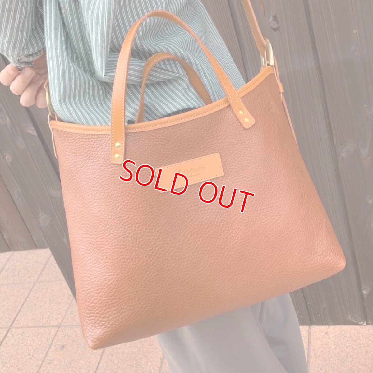 画像2: 【12色オーダー対応】本革シュリンクレザーの2WAYショルダートートバッグ (2)