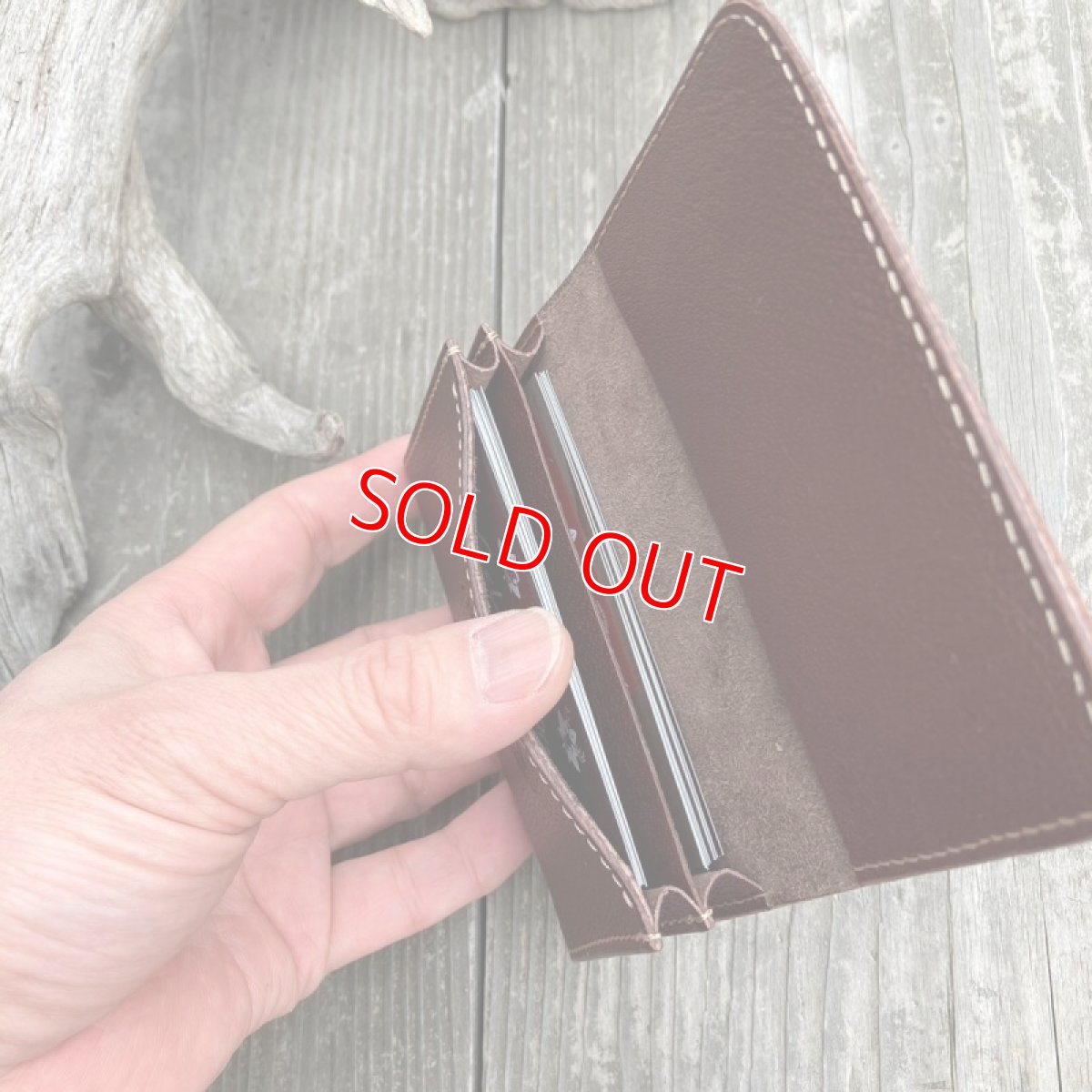 画像4: 【ツキノワグマレザー】名刺を落とさない！縁をかき集める熊手のように　熊革バージョンプレミアム★名刺入れ / カード入れ (4)