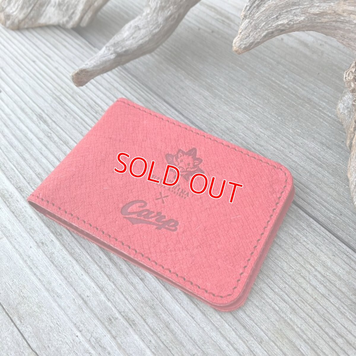 画像4: 【広島ジビエレザー×カープ】猪革二つ折りパスケース！カード、免許証、マイナンバーカードもすっきり収納　イニシャル刻印対応 (4)