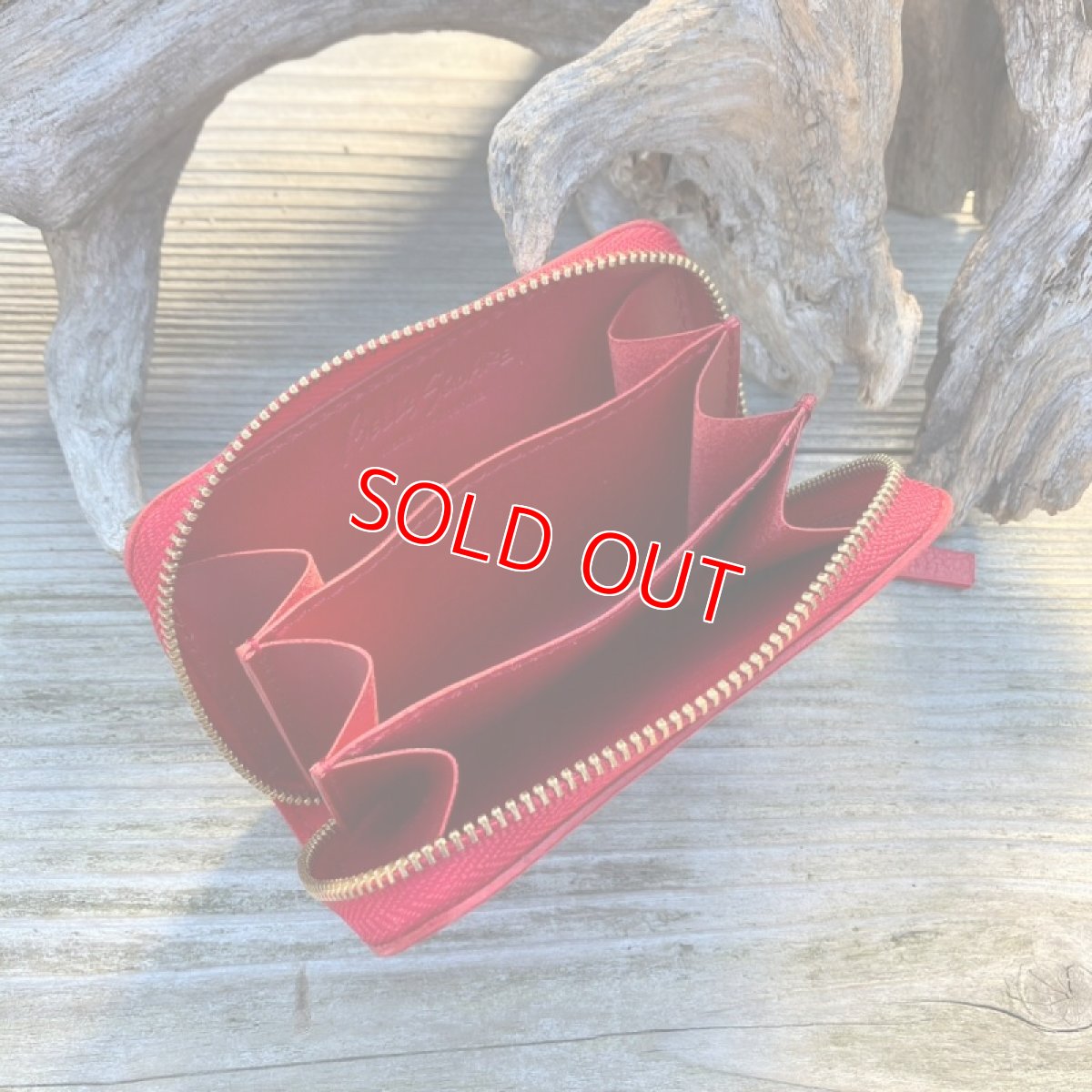 画像4: 【広島ジビエレザー×カープ】鹿革ミニラウンドファスナー財布!ポケットに収まるコンパクトさと使いやすさ◎  (4)