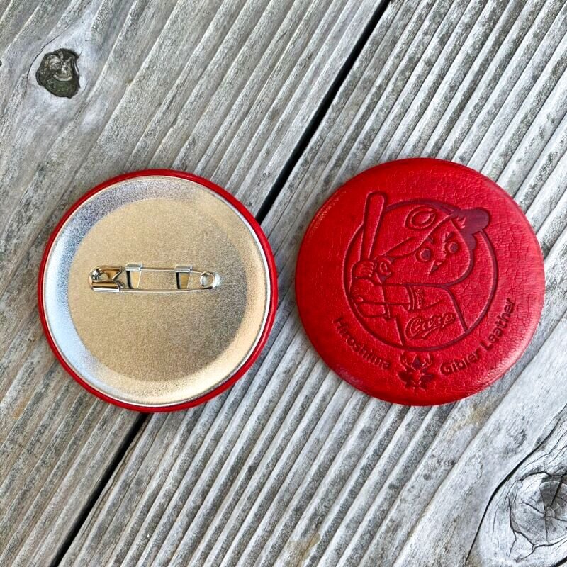 レッド 缶バッジ カープ公式】鹿革の缶バッジ｜広島ジビエレザー・広島の職人が手作り