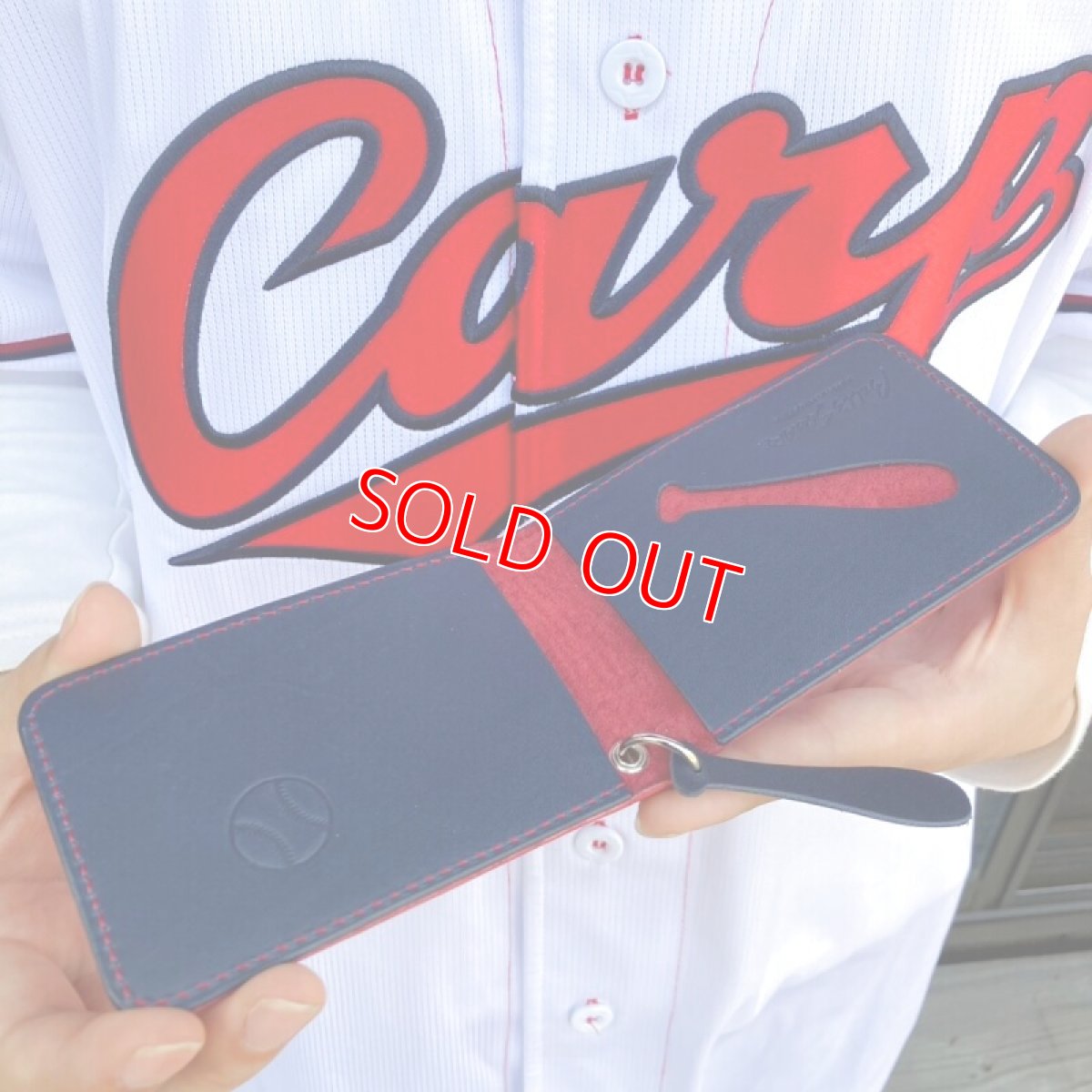 画像1: 【広島ジビエレザー×カープ】鹿革二つ折りパスケース！カード、免許証、マイナンバーカードもすっきり収納　カープ坊や　送料無料 (1)