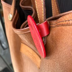 画像7: 便利アイテム！【缶バッチつける君】　今までつけれなかった鞄にも簡単装着！ (7)