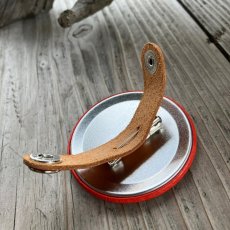 画像5: 便利アイテム！【缶バッチつける君】　今までつけれなかった鞄にも簡単装着！ (5)