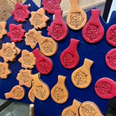 画像2: 【広島ジビエレザー×カープ】東広島産鹿革使用☆革のマグネット広島セット　カープ坊や　ヴィンテージキャメル (2)