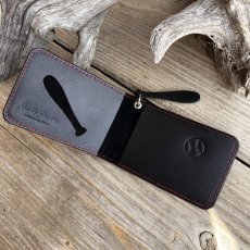 画像5: 【広島ジビエレザー×カープコラボグッズ】物語が詰まった二つ折りパスケース 2026Ver.｜広島産鹿革使用｜広島東洋カープ公式ライセンスグッズ (5)