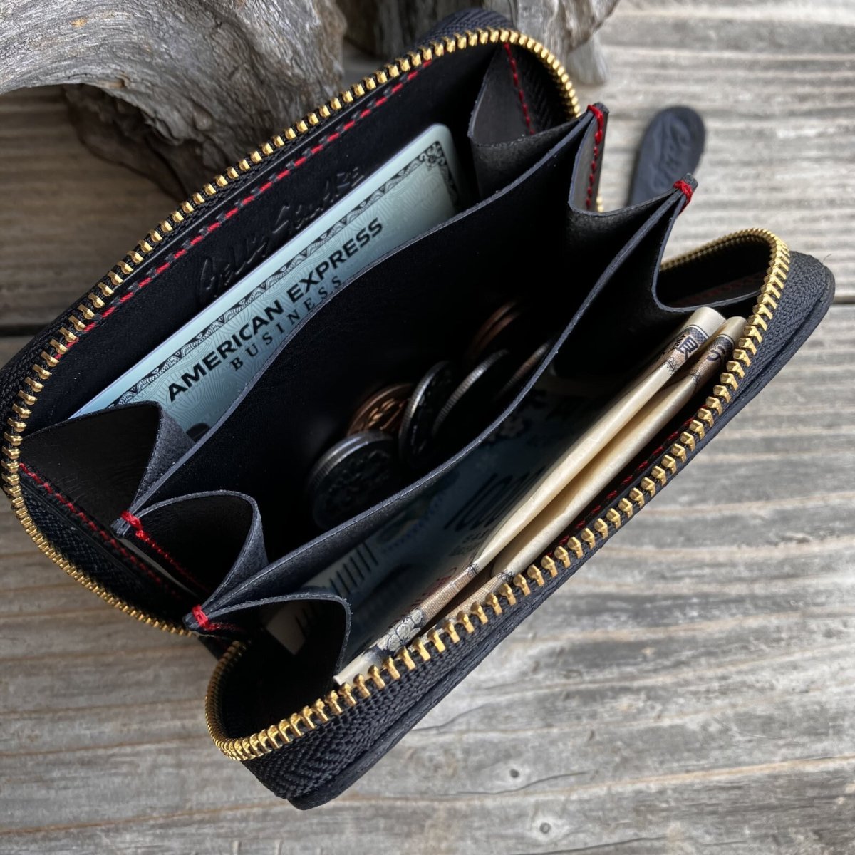 画像7: 【広島ジビエレザー×カープコラボグッズ】物語の詰まったラウンドファスナーミニ財布2026Ver.｜広島産鹿革使用｜広島東洋カープ公式ライセンスグッズ (7)