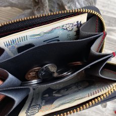 画像8: 【広島ジビエレザー×カープコラボグッズ】物語の詰まったラウンドファスナーミニ財布2026Ver.｜広島産鹿革使用｜広島東洋カープ公式ライセンスグッズ (8)