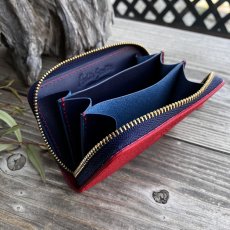 画像3: 【広島ジビエレザー×カープコラボグッズ】物語の詰まったラウンドファスナーミニ財布2026Ver.｜広島産鹿革使用｜広島東洋カープ公式ライセンスグッズ (3)