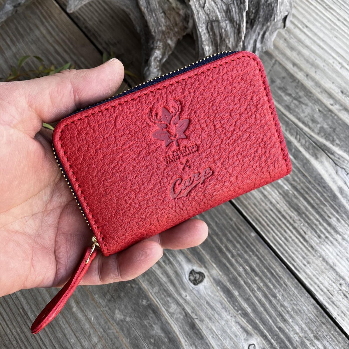 画像5: 【広島ジビエレザー×カープコラボグッズ】物語の詰まったラウンドファスナーミニ財布2026Ver.｜広島産鹿革使用｜広島東洋カープ公式ライセンスグッズ (5)