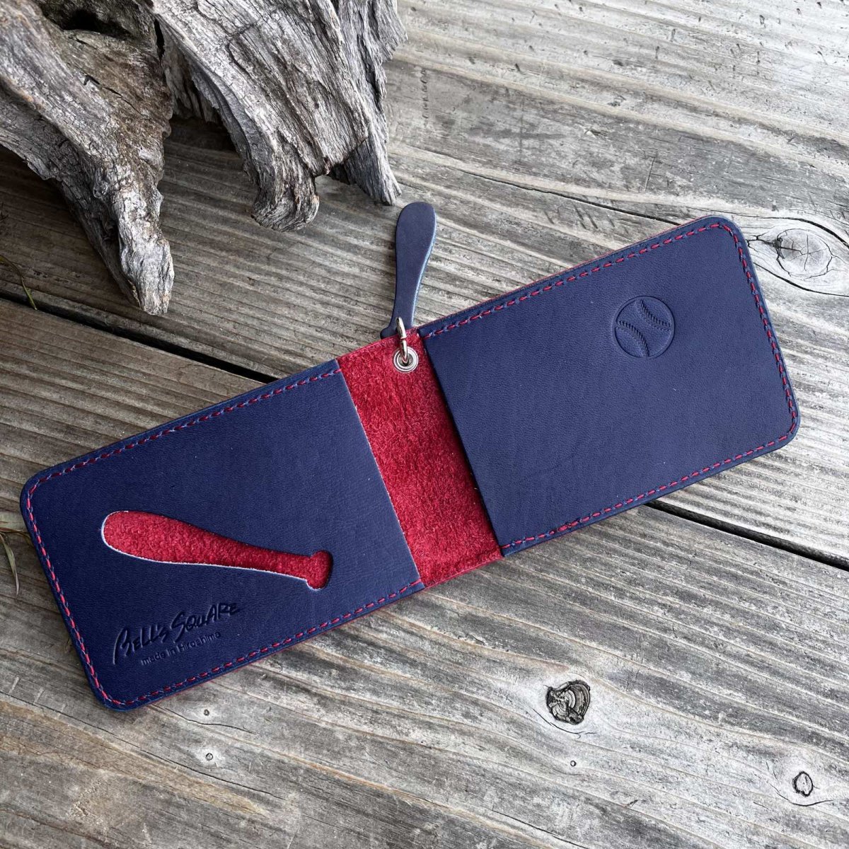 画像5: 【広島ジビエレザー×カープコラボグッズ】物語が詰まった二つ折りパスケース 2026Ver.｜広島産鹿革使用｜広島東洋カープ公式ライセンスグッズ (5)