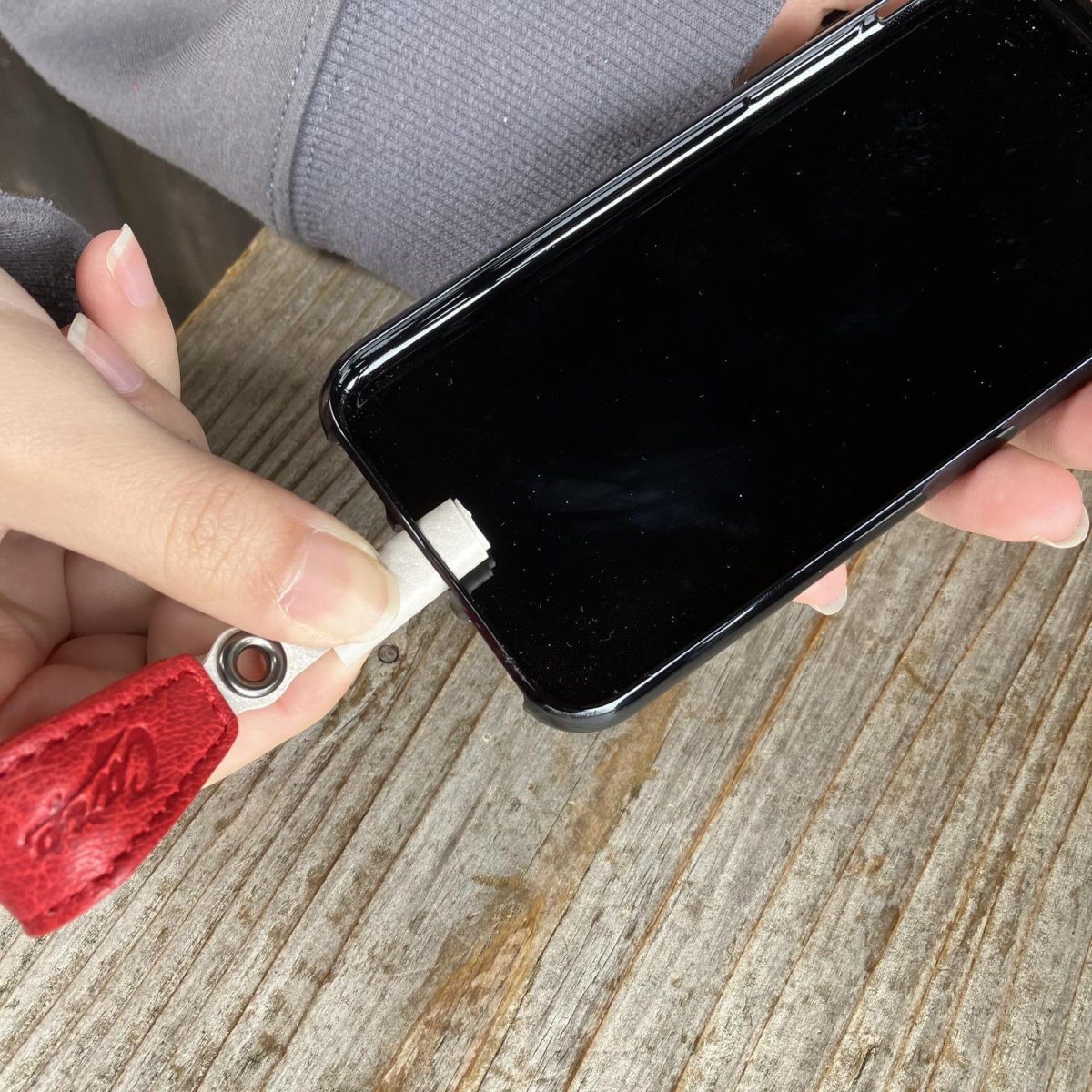 画像4: 【広島ジビエレザー×カープコラボグッズ】特許取得の画期的なスマホリング2026Ver.｜広島産鹿革使用｜広島東洋カープ公式ライセンスグッズ (4)