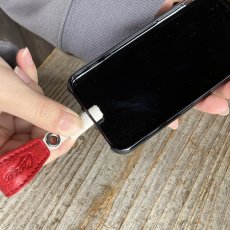 画像4: 【広島ジビエレザー×カープコラボグッズ】特許取得の画期的なスマホリング2026Ver.｜広島産鹿革使用｜広島東洋カープ公式ライセンスグッズ (4)