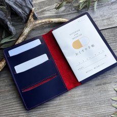 画像4: 【広島ジビエレザー×カープコラボグッズ】物語が詰まったお薬手帳＆マルチケース 2026Ver.｜広島産鹿革使用｜広島東洋カープ公式ライセンスグッズ  (4)