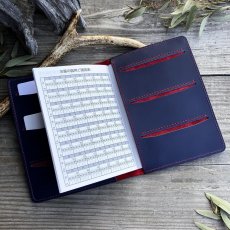 画像5: 【広島ジビエレザー×カープコラボグッズ】物語が詰まったお薬手帳＆マルチケース 2026Ver.｜広島産鹿革使用｜広島東洋カープ公式ライセンスグッズ  (5)