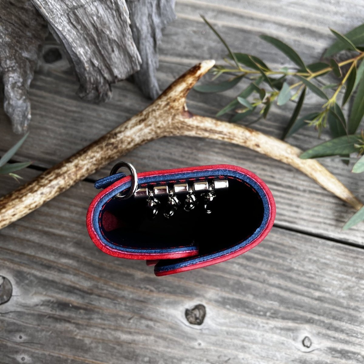 画像8: 【広島ジビエレザー×カープコラボグッズ】物語が詰まったキーケース2026Ver.｜広島産鹿革使用｜広島東洋カープ公式ライセンスグッズ  (8)