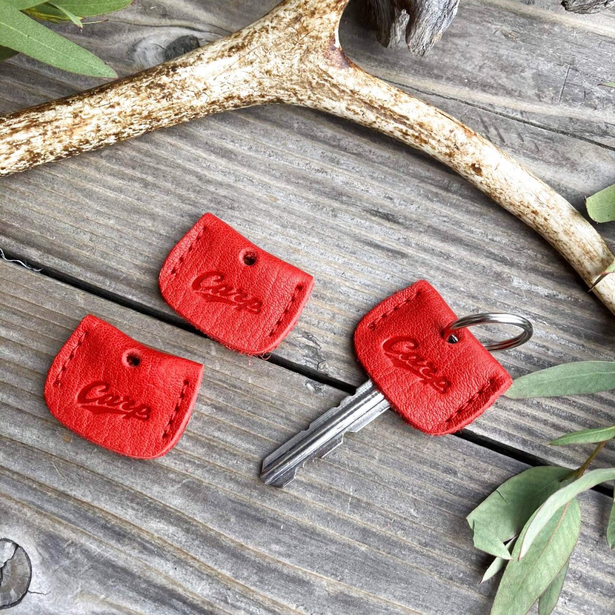 画像2: 【広島ジビエレザー×カープコラボグッズ】物語が詰まったキーカバー2026Ver.｜広島産鹿革｜広島東洋カープ公式ライセンスグッズ  (2)