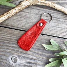 画像2: 【広島ジビエレザー×カープコラボグッズ】物語が詰まった靴べら2026Ver.｜広島産猪革使用｜広島東洋カープ公式ライセンスグッズ  (2)