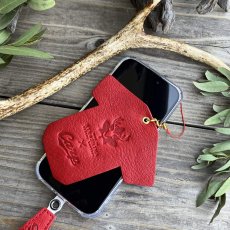 画像1: 【広島ジビエレザー×カープコラボグッズ】物語が詰まったスマホクリーナーBIG 2026Ver.｜広島産鹿使用｜広島東洋カープ公式ライセンスグッズ [RED] (1)