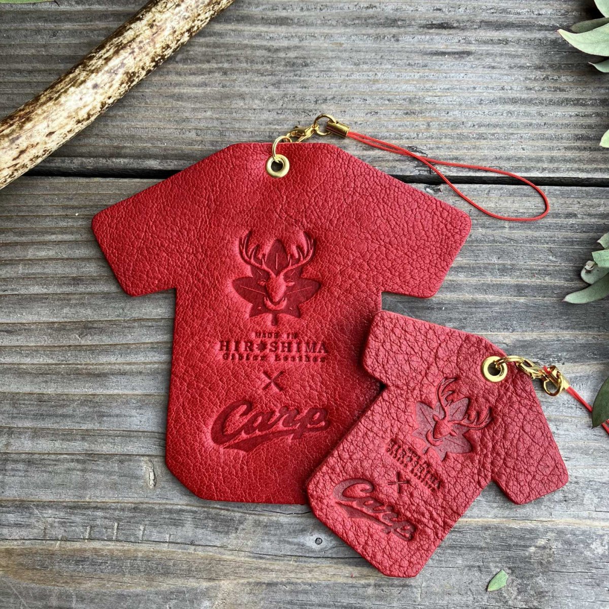 画像4: 【広島ジビエレザー×カープコラボグッズ】物語が詰まったスマホクリーナーBIG 2026Ver.｜広島産鹿使用｜広島東洋カープ公式ライセンスグッズ [RED] (4)