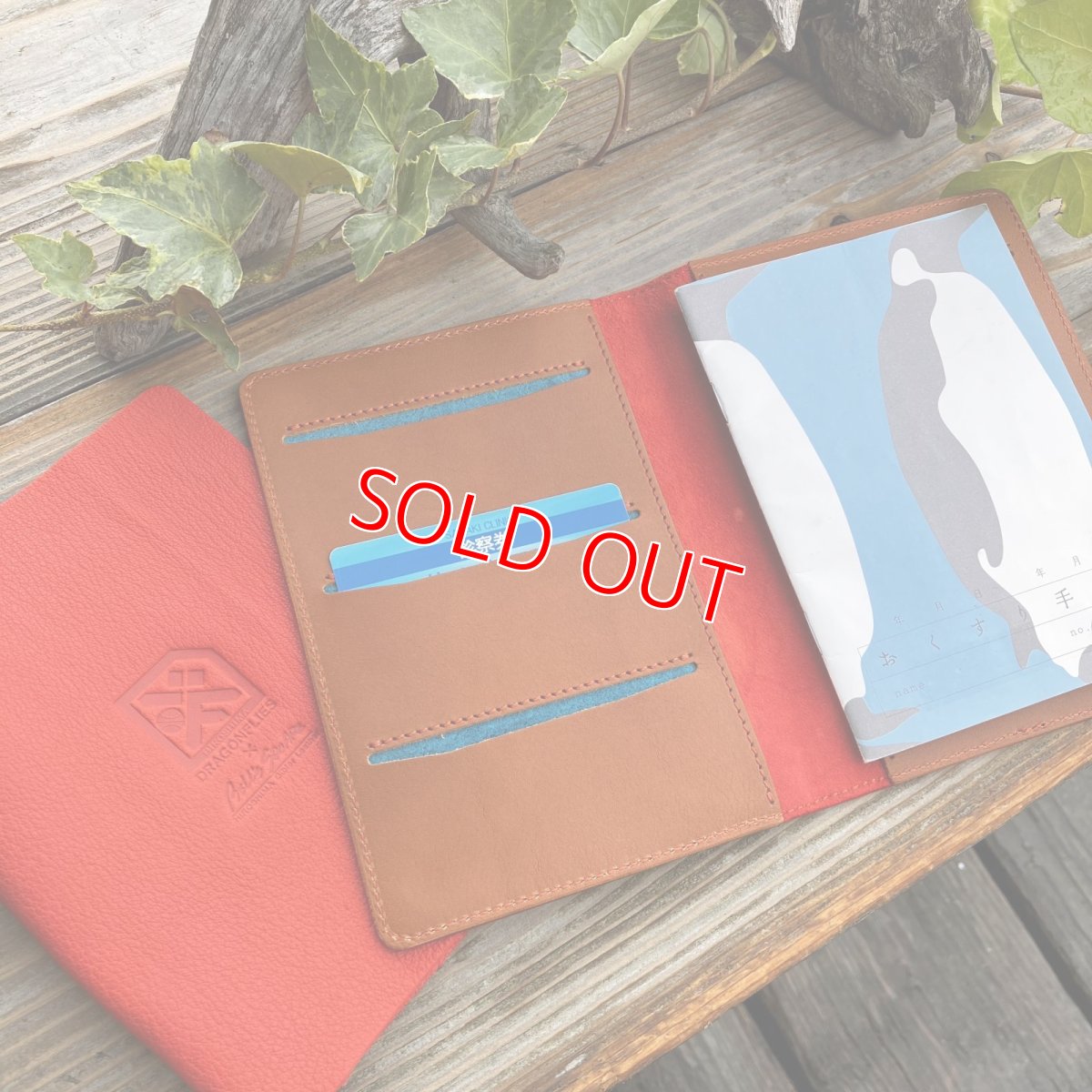 画像2: 広島ジビエレザー×ドラゴンフライズコラボグッズ　数量限定希少ジビエ猪革のB６サイズ手帳カバー　カード入れ＆ペン差し付きでとっても便利 (2)