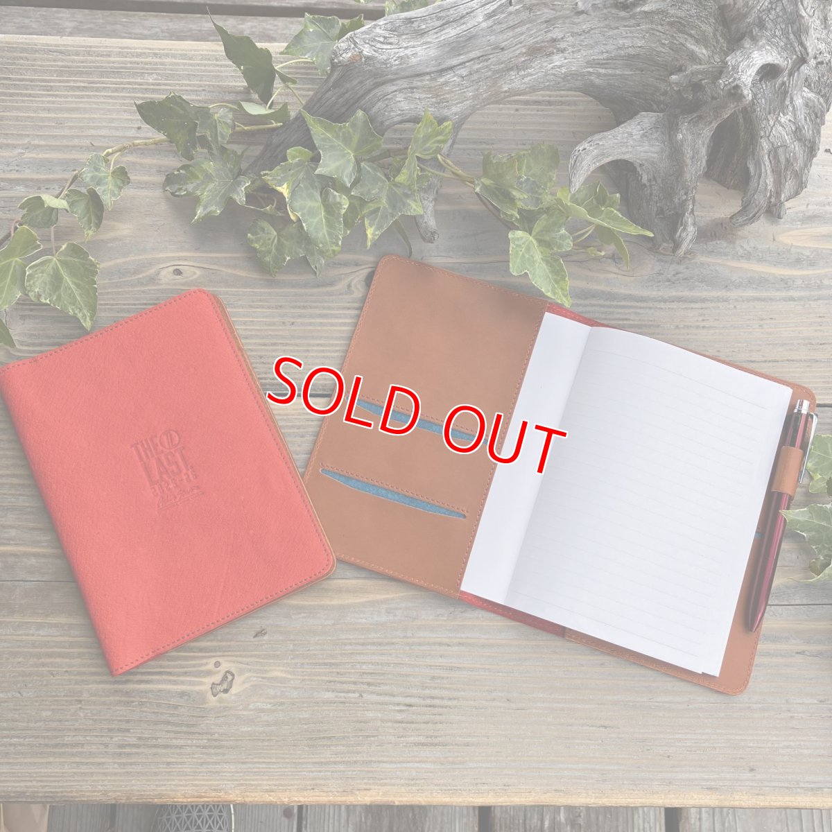 画像5: 広島ジビエレザー×ドラゴンフライズコラボグッズ　数量限定希少ジビエ猪革のB６サイズ手帳カバー　カード入れ＆ペン差し付きでとっても便利 (5)