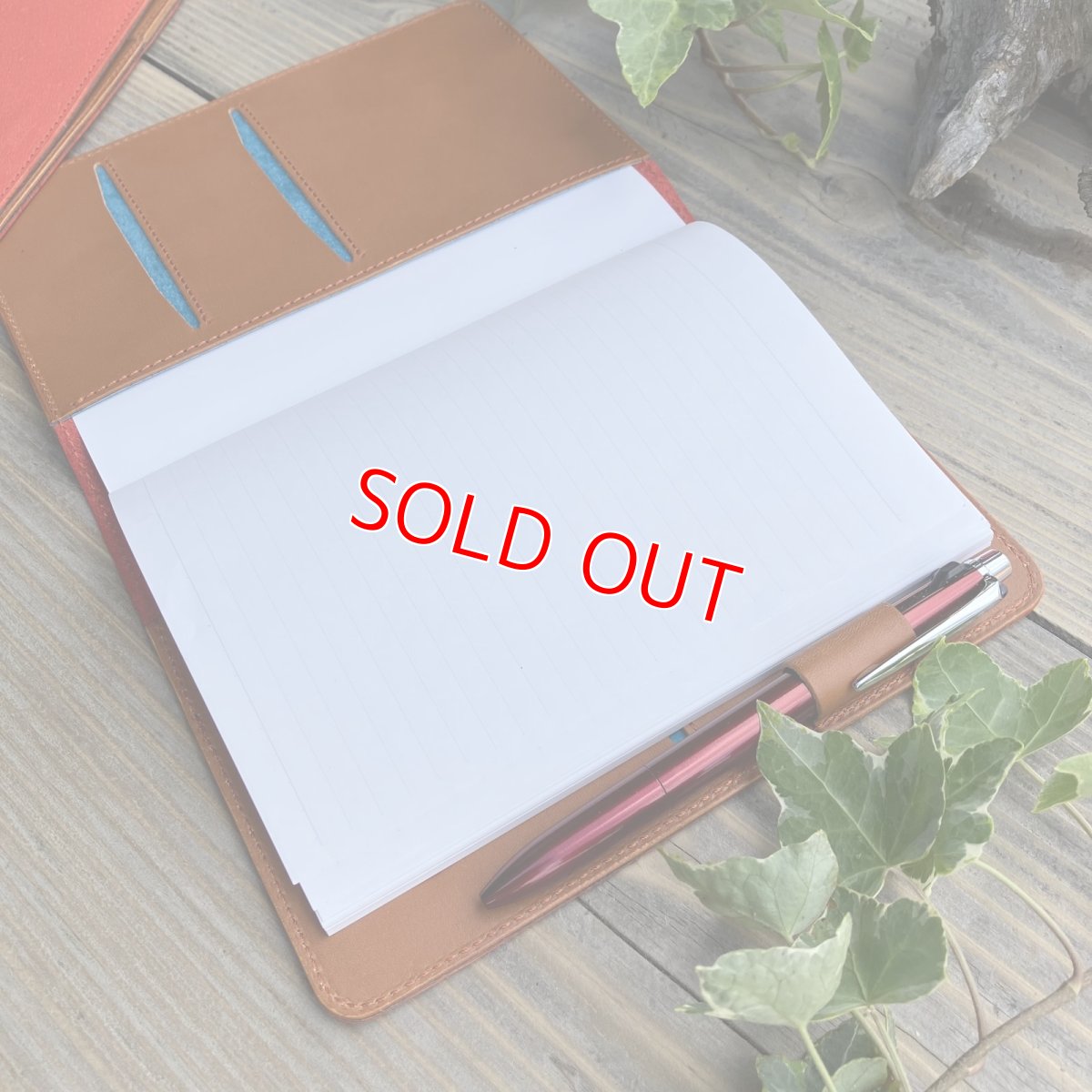 画像9: 広島ジビエレザー×ドラゴンフライズコラボグッズ　数量限定希少ジビエ猪革のB６サイズ手帳カバー　カード入れ＆ペン差し付きでとっても便利 (9)