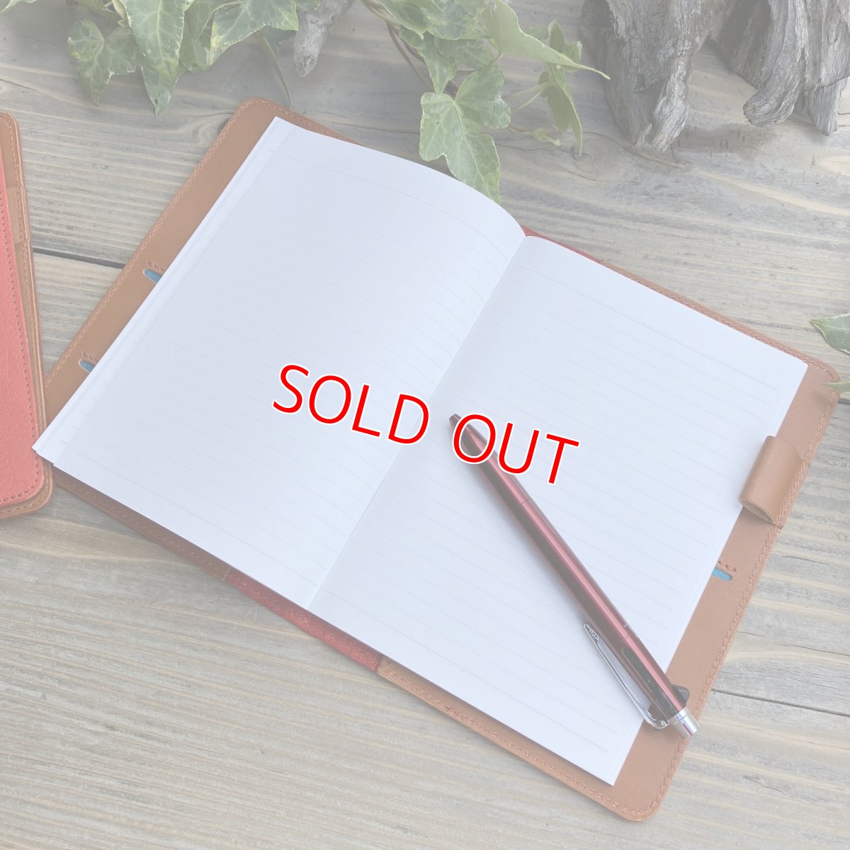 画像7: 広島ジビエレザー×ドラゴンフライズコラボグッズ　数量限定希少ジビエ猪革のB６サイズ手帳カバー　カード入れ＆ペン差し付きでとっても便利 (7)