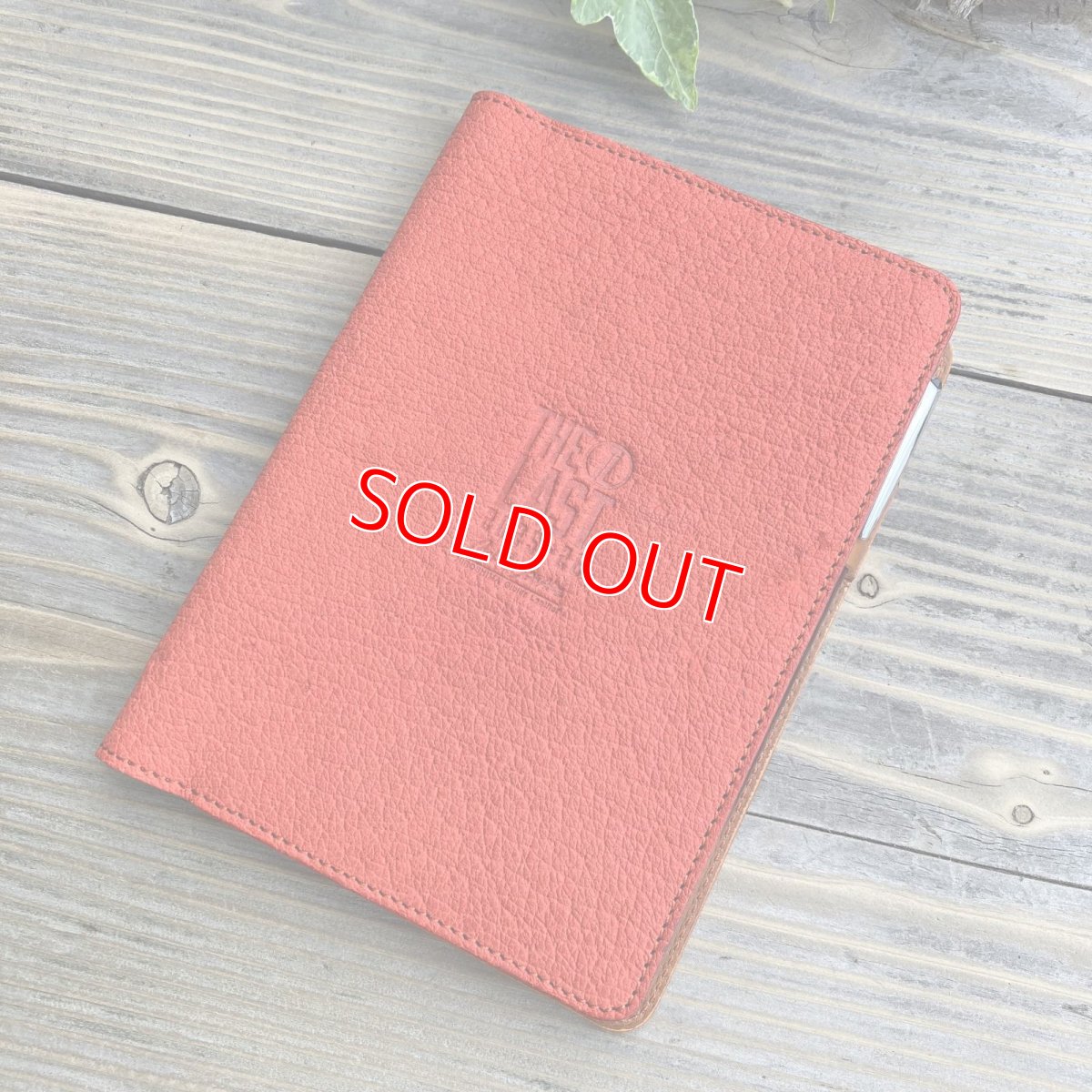 画像11: 広島ジビエレザー×ドラゴンフライズコラボグッズ　数量限定希少ジビエ猪革のB６サイズ手帳カバー　カード入れ＆ペン差し付きでとっても便利 (11)