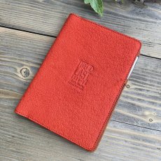 画像11: 広島ジビエレザー×ドラゴンフライズコラボグッズ 数量限定希少ジビエ猪革のB6サイズ手帳カバー カード入れ&ペン差し付きでとっても便利 (11)