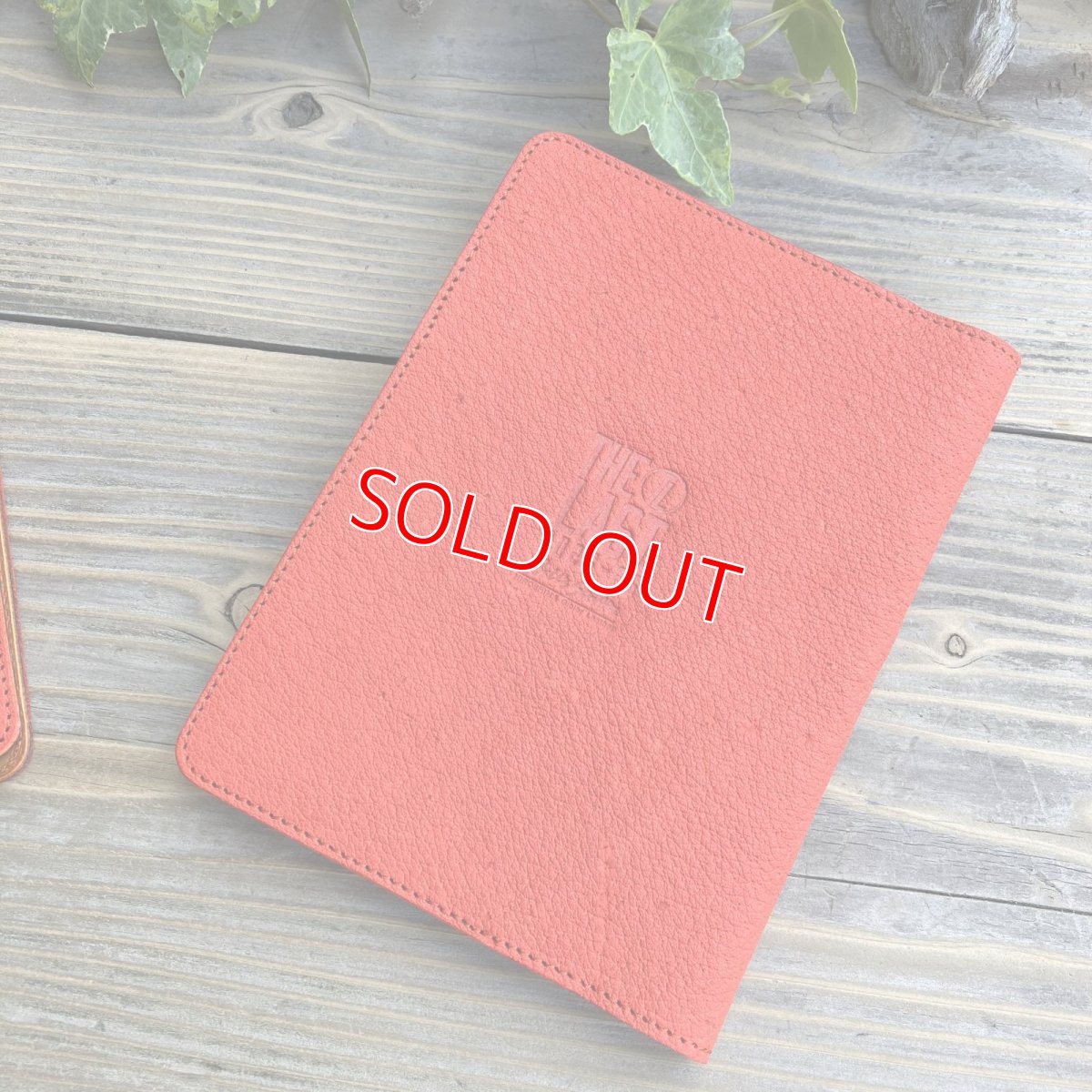 画像10: 広島ジビエレザー×ドラゴンフライズコラボグッズ　数量限定希少ジビエ猪革のB６サイズ手帳カバー　カード入れ＆ペン差し付きでとっても便利 (10)