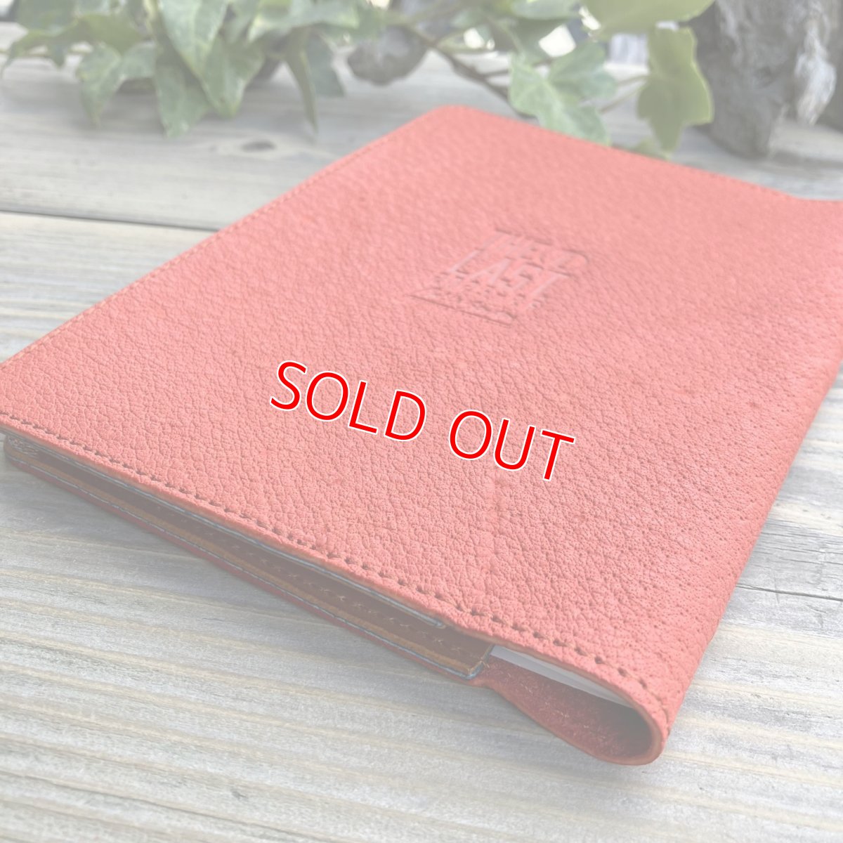 画像12: 広島ジビエレザー×ドラゴンフライズコラボグッズ　数量限定希少ジビエ猪革のB６サイズ手帳カバー　カード入れ＆ペン差し付きでとっても便利 (12)