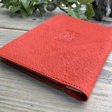 画像12: 広島ジビエレザー×ドラゴンフライズコラボグッズ 数量限定希少ジビエ猪革のB6サイズ手帳カバー カード入れ&ペン差し付きでとっても便利 (12)