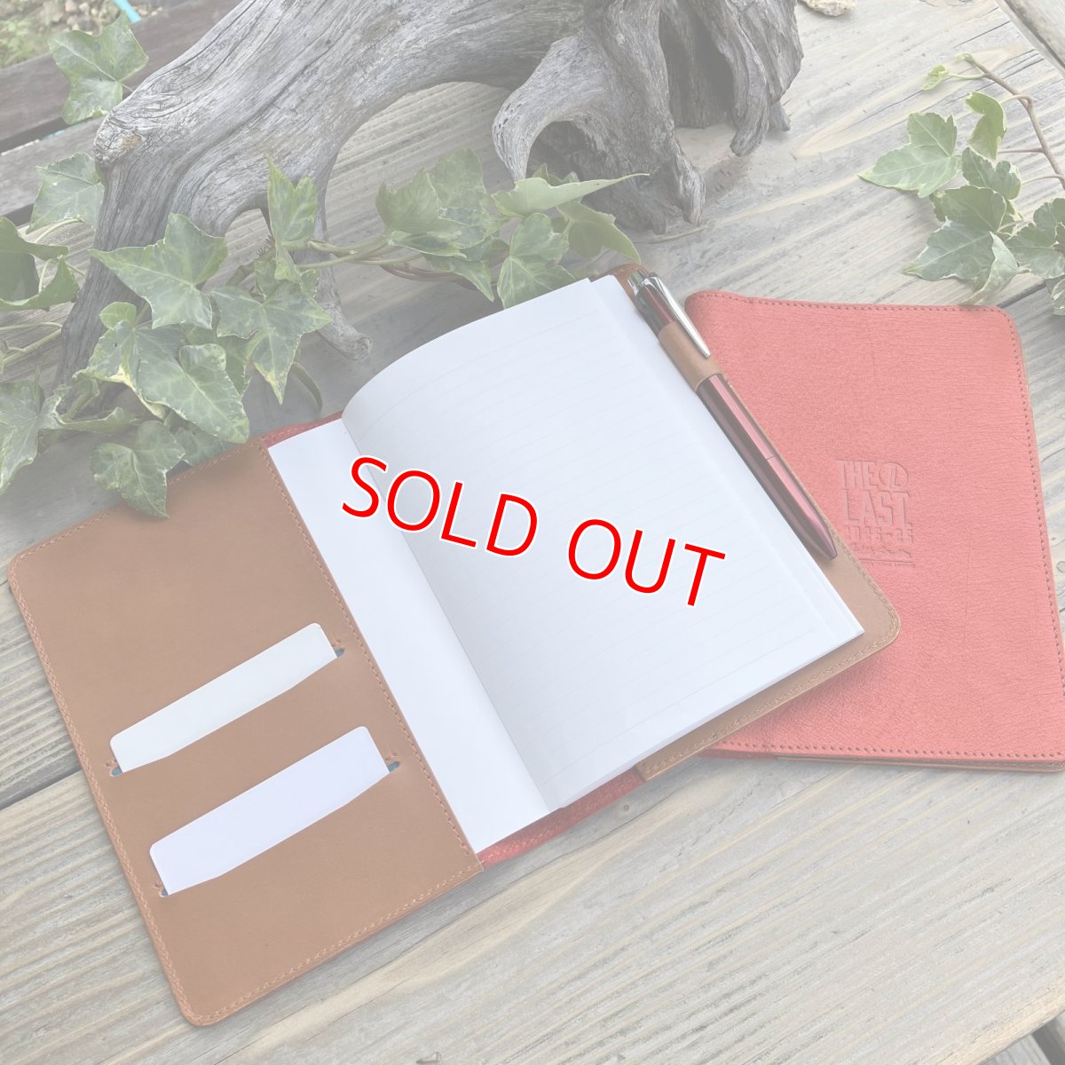 画像3: 広島ジビエレザー×ドラゴンフライズコラボグッズ　数量限定希少ジビエ猪革のB６サイズ手帳カバー　カード入れ＆ペン差し付きでとっても便利 (3)