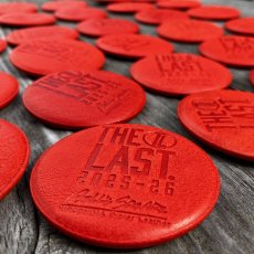 画像6: 広島ジビエレザー×ドラゴンフライズコラボグッズ 数量限定ジビエ鹿革の缶バッチ「シーズンロゴVer」 手触り抜群育てる缶バッチ (6)