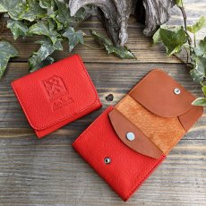 画像2: 広島ジビエレザー×ドラゴンフライズコラボグッズ ジビエ鹿革のコンパクトミニ財布 カードが飛び出す便利なフラップ機能付き イニシャル刻印対応 (2)