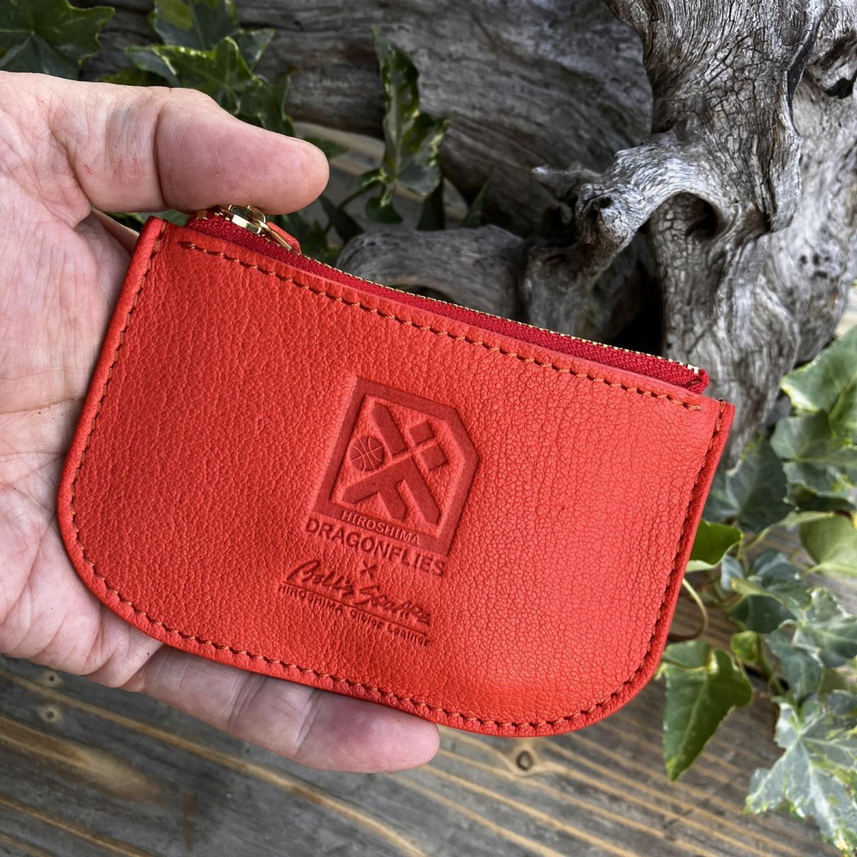 画像4: 広島ジビエレザー×ドラゴンフライズコラボグッズ ジビエ鹿革のファスナーポーチ・小銭入れやお薬入れなどに イニシャル刻印対応 (4)